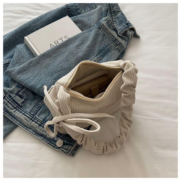 Creamy Bow
